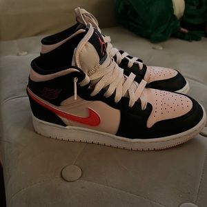 Kids 4.5y jordan’s